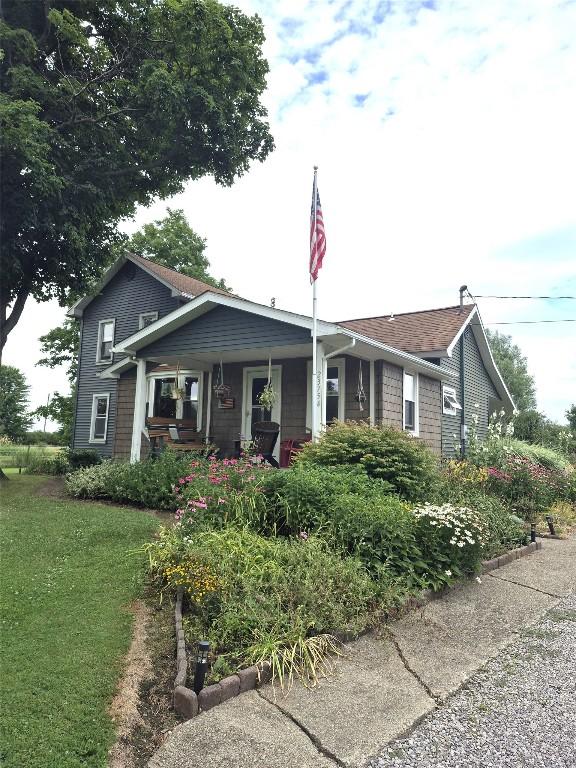 23754 S Beaver Rd, Springboro, PA 16435 - view of front of property with a front yard