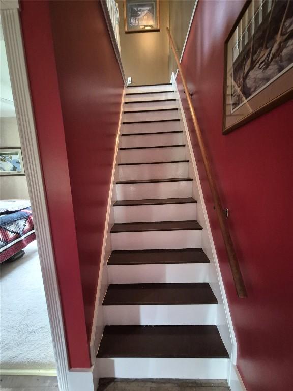 23754 S Beaver Rd, Springboro, PA 16435 - view of staircase