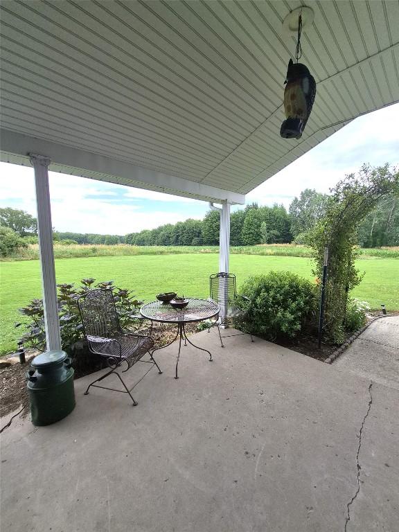 23754 S Beaver Rd, Springboro, PA 16435 - view of patio / terrace