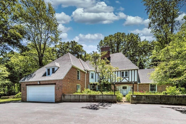 view of front facade with a garage