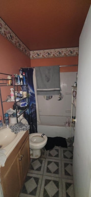 full bathroom featuring vanity, toilet, and shower / bath combo with shower curtain