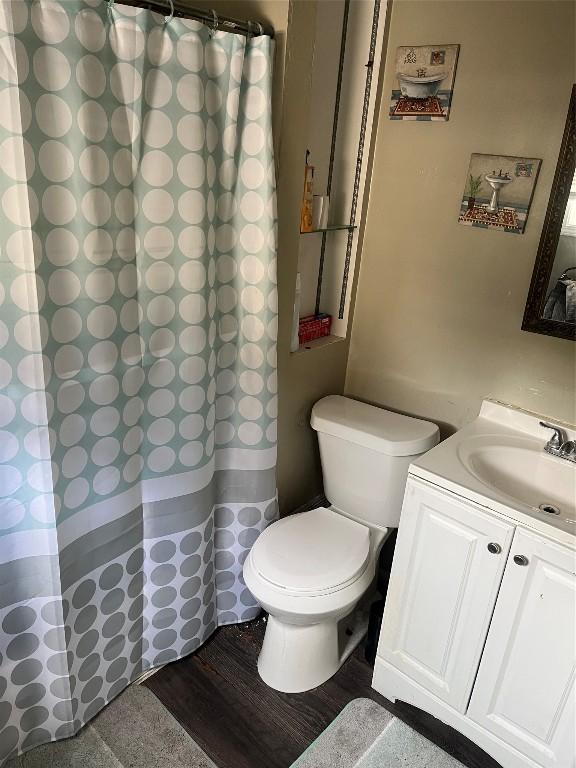 333 E 27th St, Erie, PA 16504 - full bath featuring vanity and a shower with shower curtain
