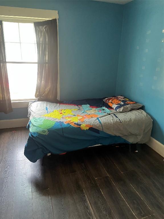 333 E 27th St, Erie, PA 16504 - bedroom with hardwood / wood-style flooring and baseboards