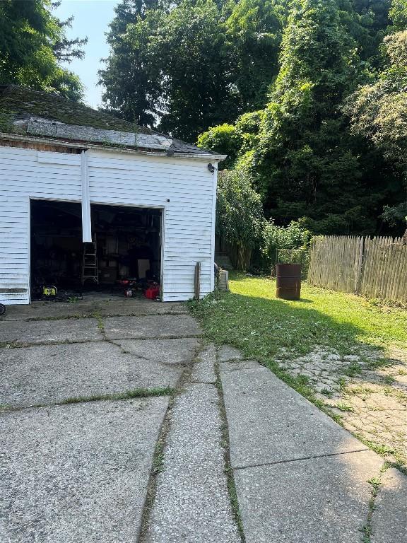 333 E 27th St, Erie, PA 16504 - view of detached garage