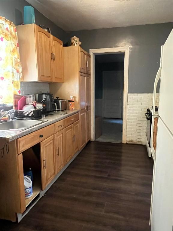 333 E 27th St, Erie, PA 16504 - kitchen featuring freestanding refrigerator, dark wood-style floors, light countertops, and stove
