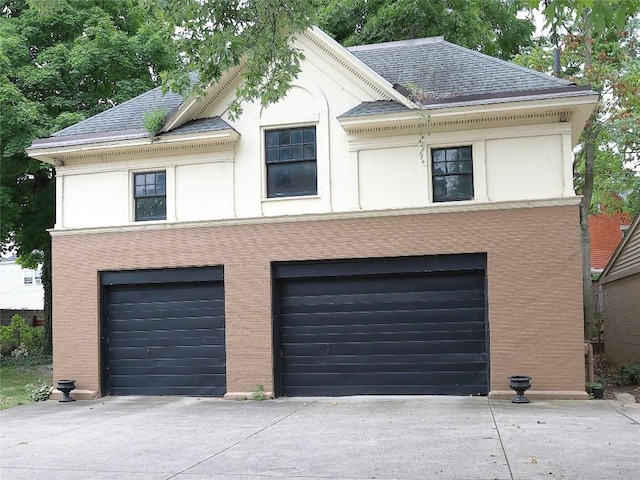 view of front facade with a garage