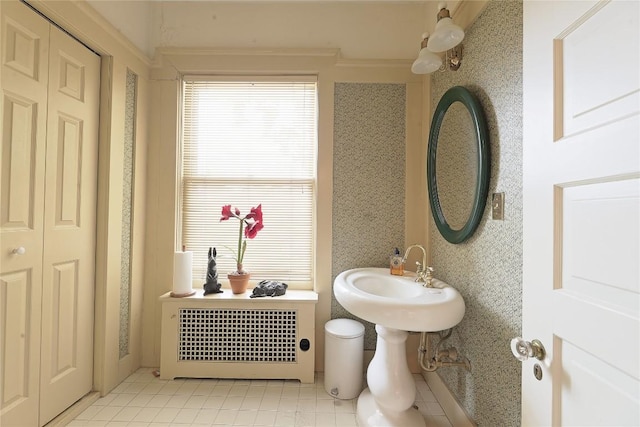 bathroom featuring ornamental molding