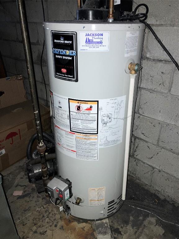 4015 Longview Ave, Erie, PA 16510 - utility room featuring water heater