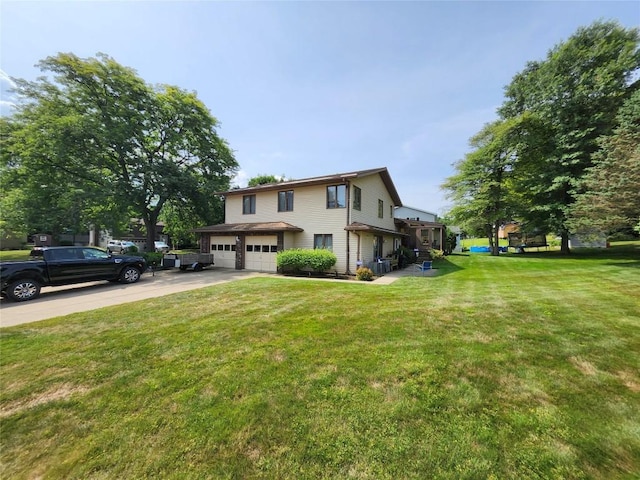 view of front of property featuring driveway, an attached garage, and a front lawn