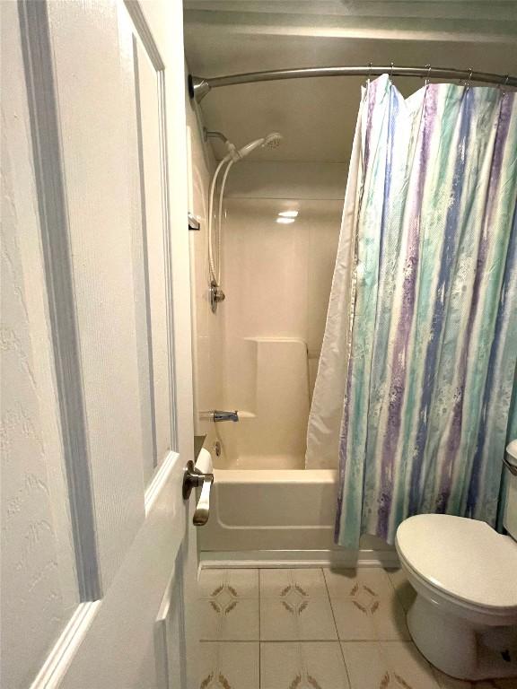 11694 Oakfield Rd, Conneaut Lake, PA 16316 - bathroom featuring tile patterned floors and shower / tub combo with curtain