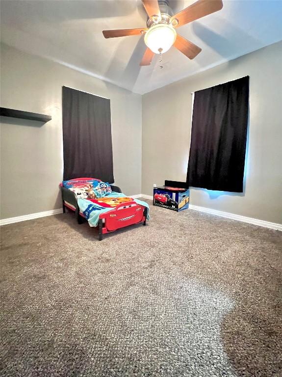 bedroom with ceiling fan