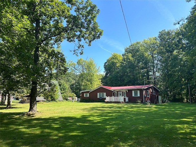 view of front of home featuring a front lawn