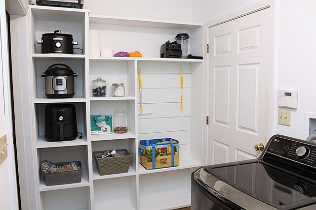1351 Top Rd, Erie, PA 16505 - view of washroom