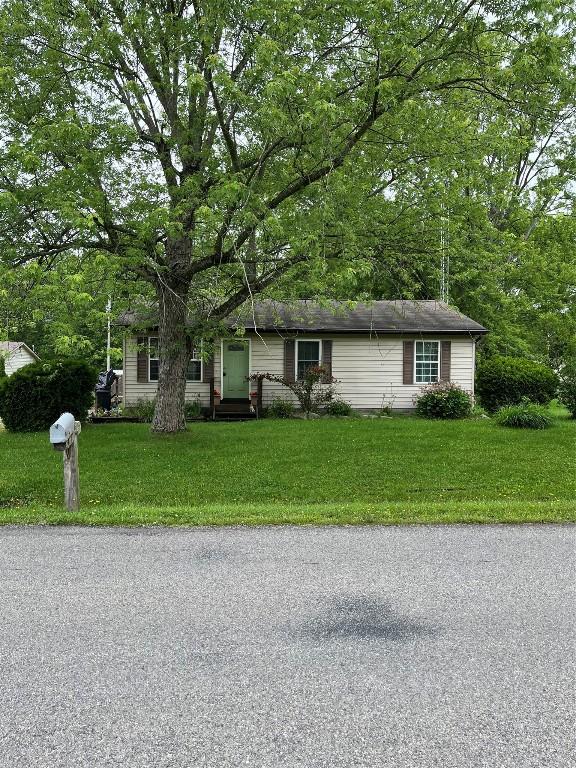 6915 Snodgrass Rd, Jamestown, PA 16134 - view of front facade featuring a front yard