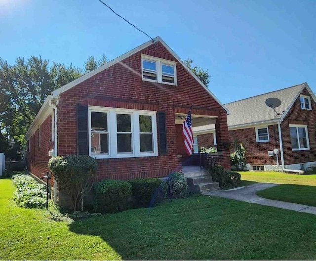 view of front of home with a front lawn