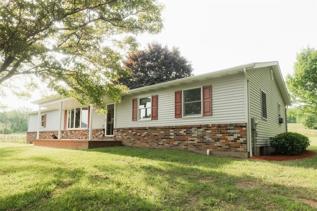 ranch-style house featuring brick siding and a front yard