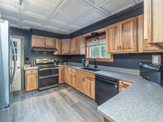817 E Main St, Corry, PA 16407 - kitchen with stainless steel appliances, a sink, under cabinet range hood, light wood-style flooring, and an ornate ceiling