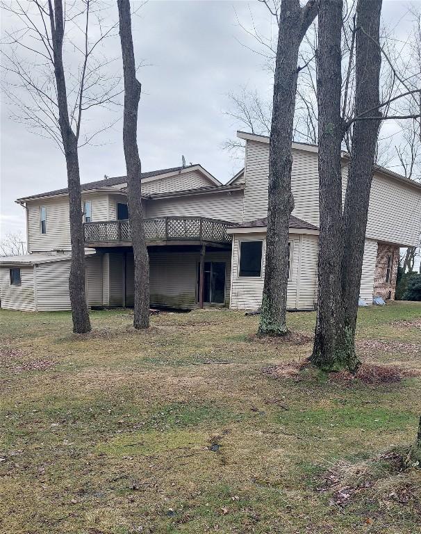 rear view of house featuring a yard