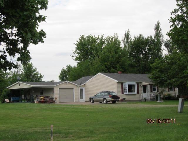 ranch-style home featuring a garage and a front lawn