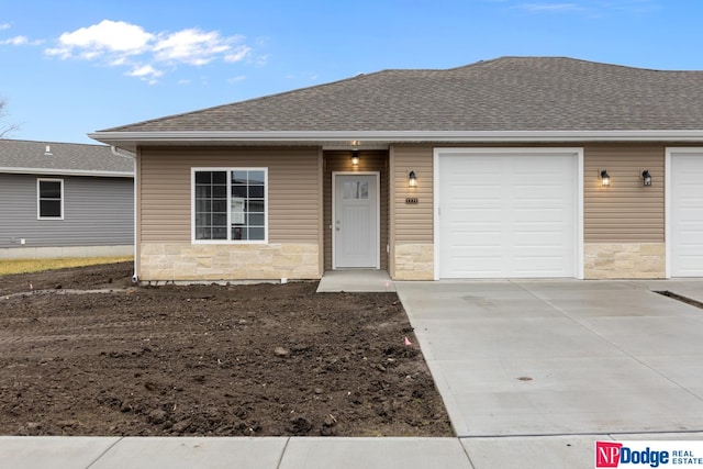 view of front facade featuring a garage