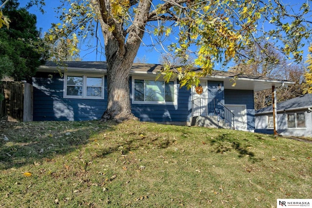 single story home featuring a front lawn