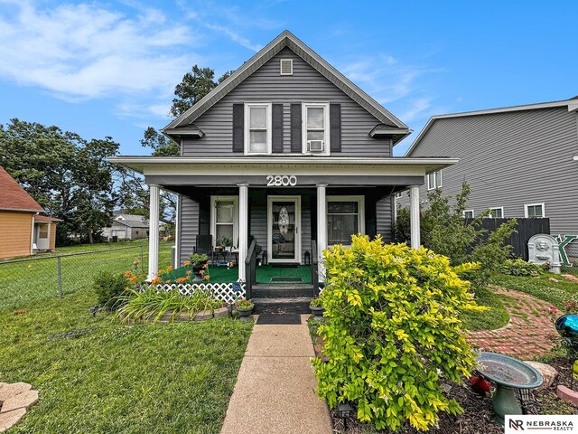 bungalow-style house featuring a front yard and covered porch