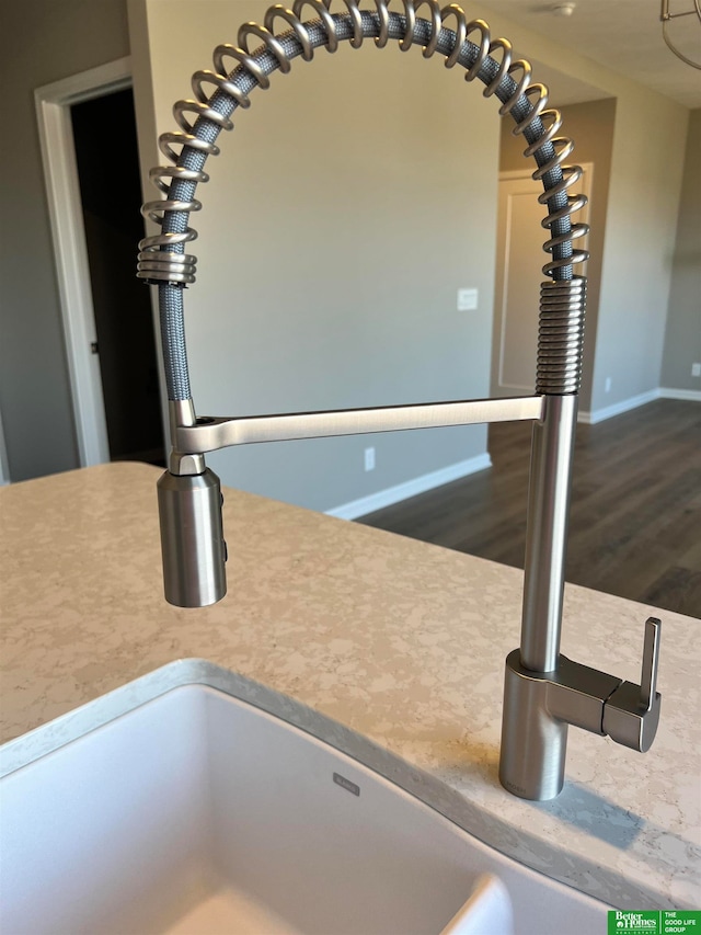 details with hardwood / wood-style flooring and sink