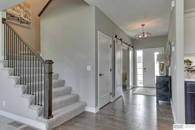 entryway featuring a barn door