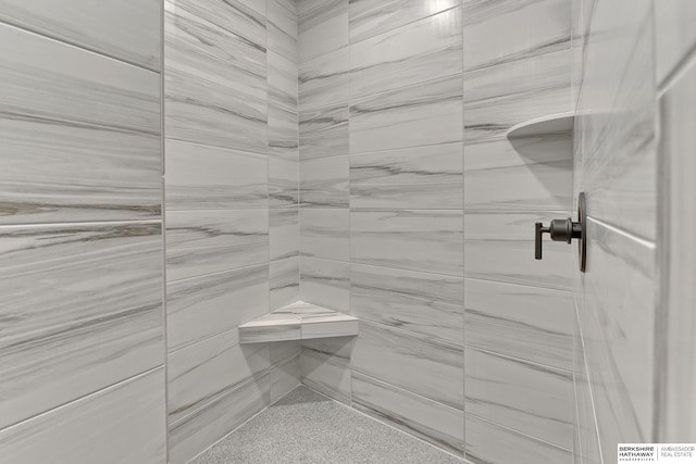 bathroom featuring tiled shower