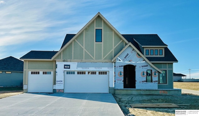 view of front facade featuring a garage