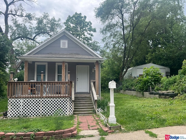 bungalow-style house featuring a front lawn and a porch