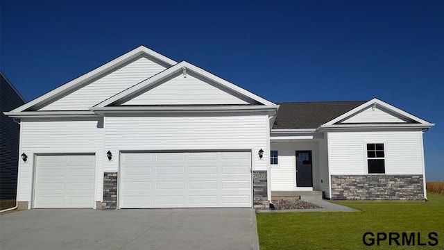 craftsman inspired home with a front yard and a garage