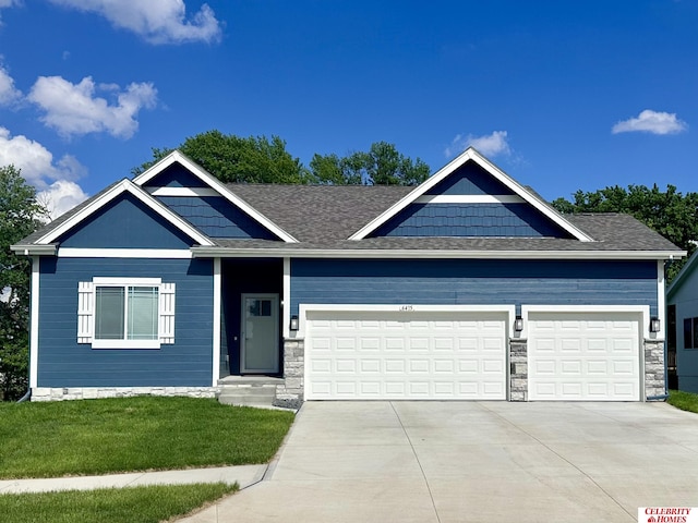 view of front of home featuring a front yard and a garage