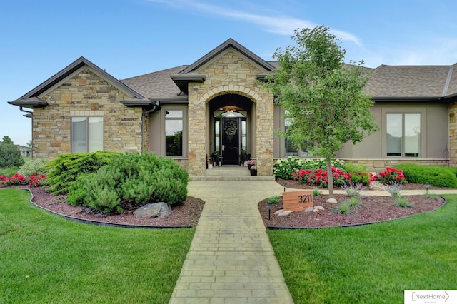 view of front facade with a front yard