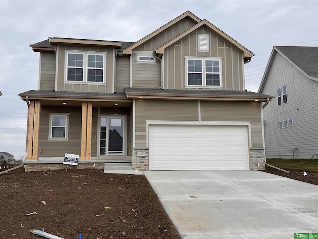 view of front facade featuring a garage