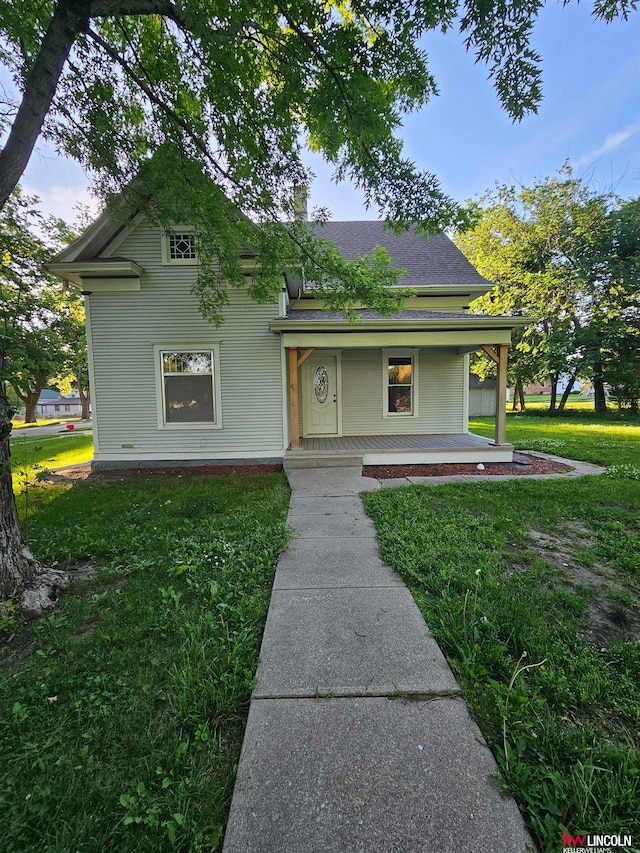 view of front of house with a front lawn and covered porch