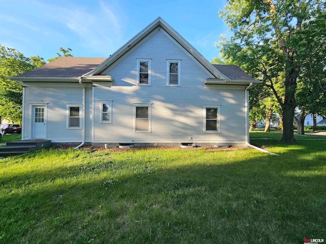 back of house featuring a yard