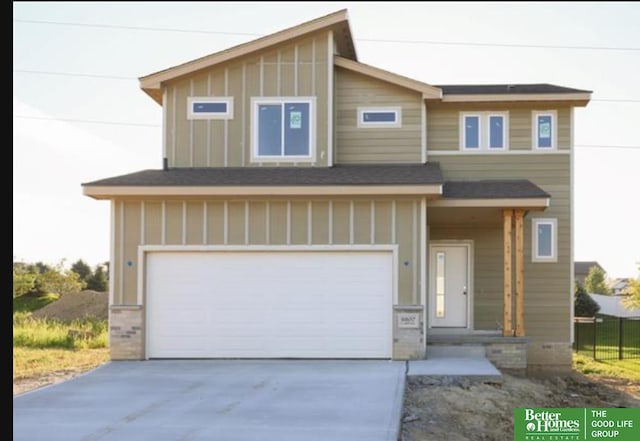 view of front facade with a garage