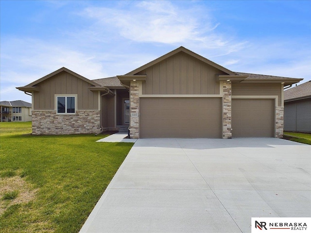 view of front of property featuring a garage and a front lawn