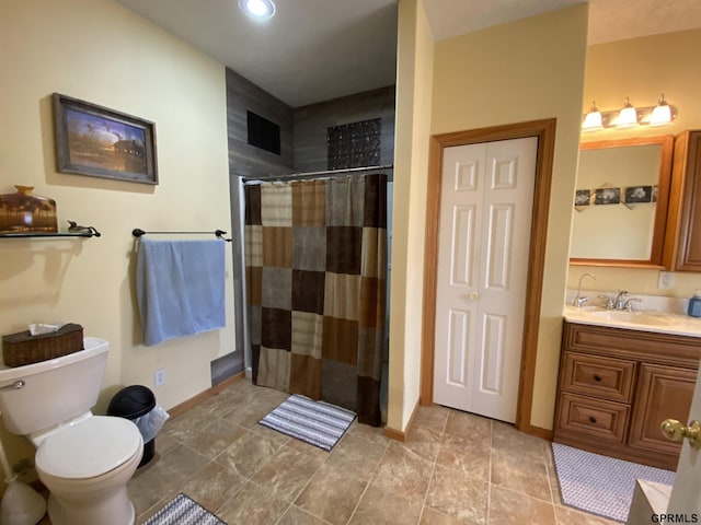 bathroom featuring vanity, a shower with shower curtain, baseboards, visible vents, and toilet