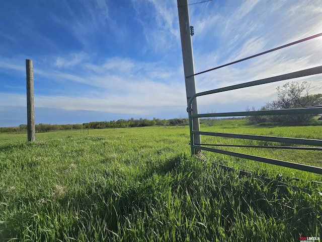 view of yard featuring a rural view