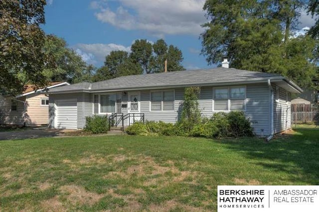 view of front of home featuring a front yard