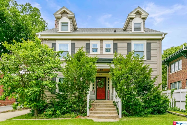 view of front of home with a front lawn