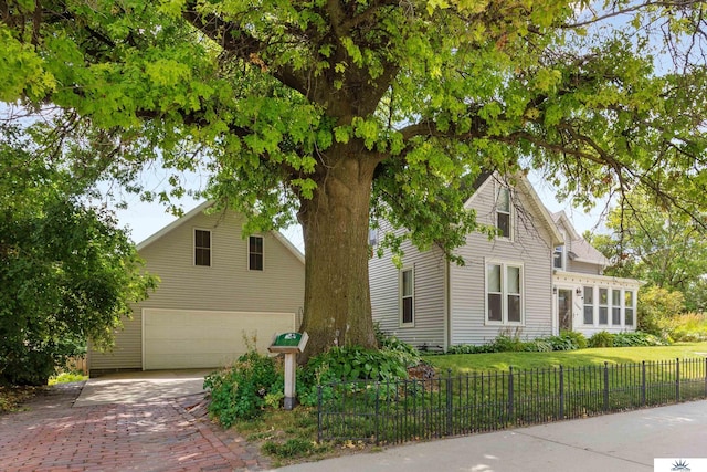 view of front facade featuring a garage and a front lawn