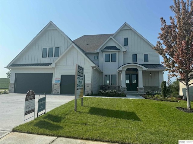 view of front of home featuring a front yard