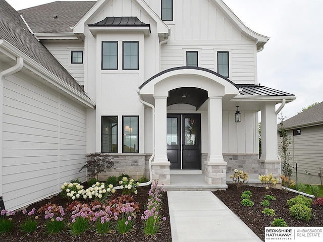 doorway to property featuring covered porch