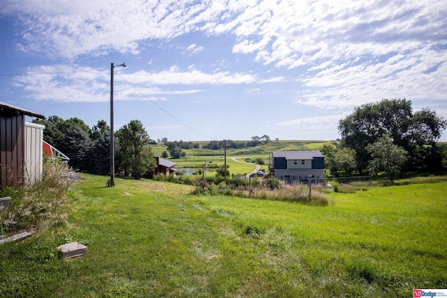 view of yard featuring a rural view