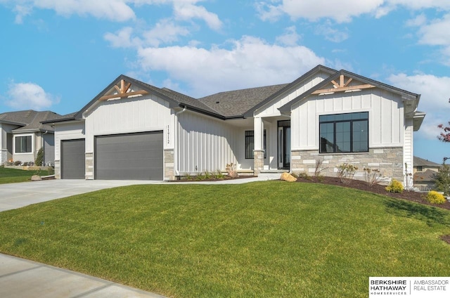 view of front facade featuring a garage and a front lawn