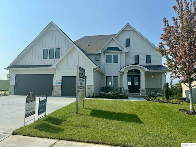 view of front of home featuring a front lawn