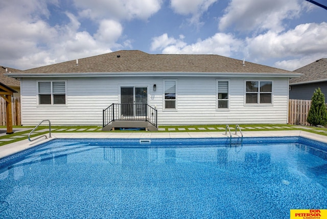 view of swimming pool